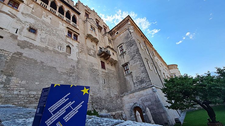 Mit der Tagung "Europäische Integration und grenzüberschreitende Zusammenarbeit" ist im Castello del Buonconsiglio in Trient eine Gesprächsreihe beendet worden, mit der die Euregio an das Autonomie-Jubiläum erinnert hat.