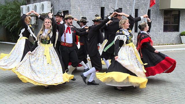 Evento di danza tirolese a Dreizehnlinden in Brasile