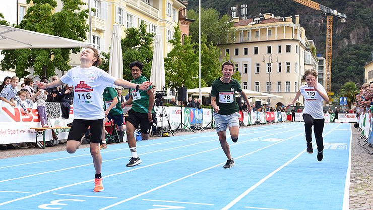 Ein Finallauf der Jungen beim EuregioSprintChampion 2024 in Bozen