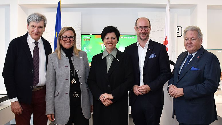 Maurizio Evangelista, General Manager Vitesse; Elisabeth Frontull, Geschäftsführerin Tourismusverband Silberregion Karwendel; Karin Seiler, Geschäftsführerin Tirol Werbung, Mario Gerber, Landesrat für Tourismus, Land Tirol; Harad Mayer, Präsident Österreichischer Radsportverband