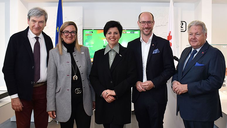 Maurizio Evangelista, General Manager Vitesse; Elisabeth Frontull, Direttrice Associazione touristica Silberregion Karwendel; Karin Seiler, Direttrice Tirol Werbung, Mario Gerber, Assessore alTurismo, Land Tirol; Harald Mayer, Presidente della Federazione Ciclista Austriaca 