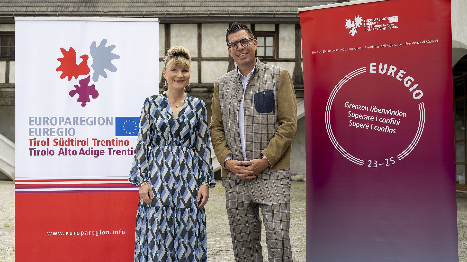 Melanie Wiener, Kulturabteilung Land Tirol und Matthias Fink, Generalsekretariat des EVTZ „Europaregion Tirol - Südtirol – Trentino“