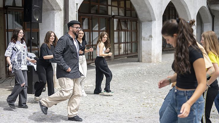 Gli alunni hanno presentato le loro performance nella “Giornata dell'incontro con l'arte” durante il festival finale di Euregio Kids.