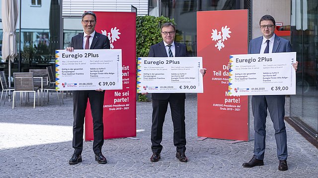 Vorstellung Euregio2Plus-Ticket: LH Arno Kompatscher, LH Günther Platter, LH Maurizio Fugatti (v.l.)