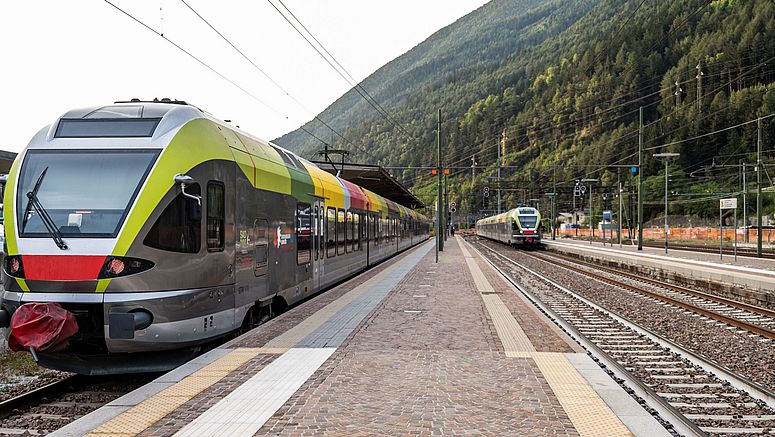 Sabato 25 maggio i titolari di abbonamenti per il trasporto pubblico e di EuregioFamilyPass potranno viaggiare gratuitamente su autobus, treni e su alcuni impianti funiviari in tutta l’Euregio Tirolo-Alto Adige-Trentino.