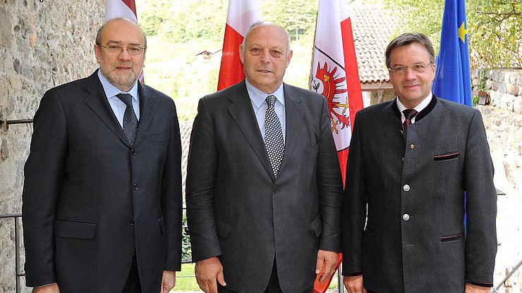 LPA 1. Euregio Vorstandssitzung 2011 - (von links) LH Lorenzo Dellai, LH Luis Durnwalder, LH Günther Platter