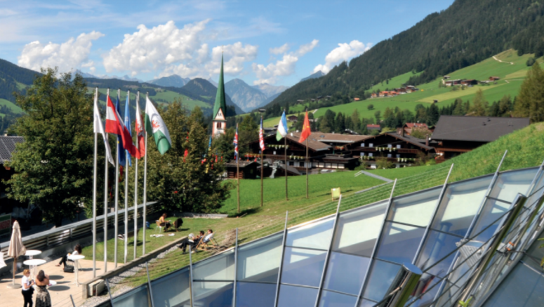 Sicht von Bergdorf Alpbach