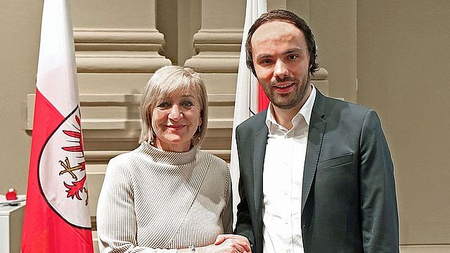 Assessora Palfrader e Assessore Achammer presentanon rapporto cultura condiviso