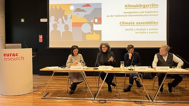 Presentavano i risultati dei tre consigli dei cittadini in Tirolo, Alto Adige e Trentino: (da sinistra) Federica Cittadino, Sabina Frei, Carlo Maiolini e Georg Tappeiner 