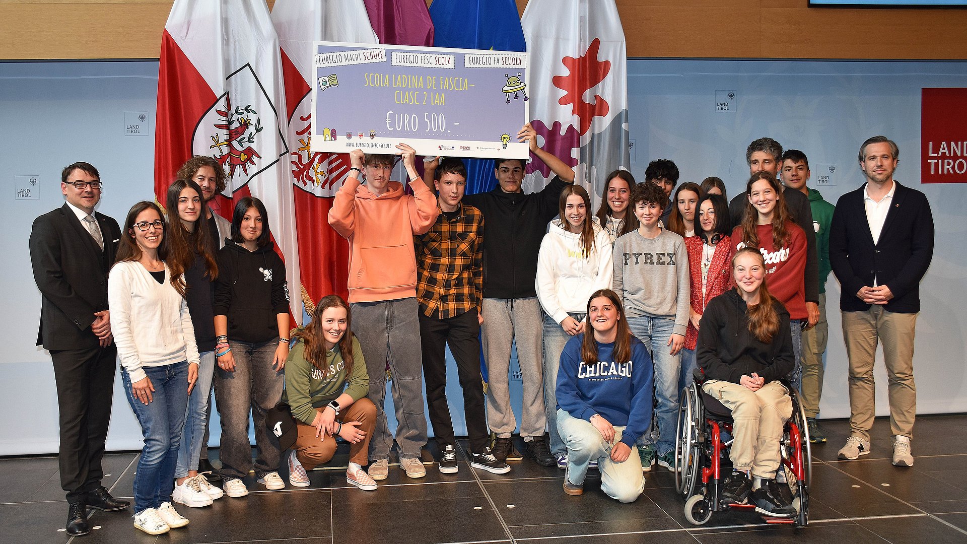 La classe 2LAA del Liceo Artistico Scuola Ladina di Fassa (Trentino)