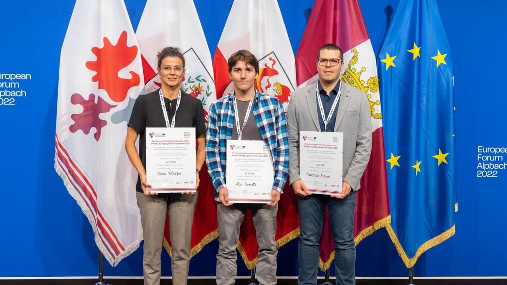 Premio Giovani Ricercatori Euregio 2022: da sinistra Chiara Valzolgher (terza classificata - Università di Trento), Alan Ianeselli (primo classificato - Libera Università di Bolzano) e Francesco Asnicar (secondo classificato - Università di Trento)