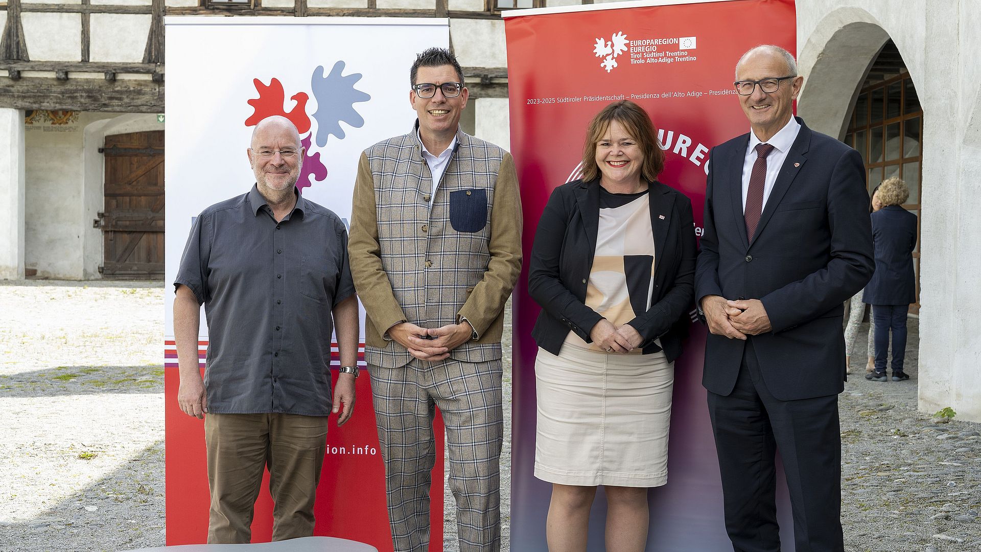 v.l.: Direktor Andreas Rudigier, Tiroler Landesmuseen, Matthias Fink, Generalsekretariat des EVTZ „Europaregion Tirol - Südtirol – Trentino“, PH-Tirol, Vizerektorin Margit Raich, Forschungs- & Entwicklungsangelegenheiten, Anton Mattle, Landeshauptmann von Tirol 