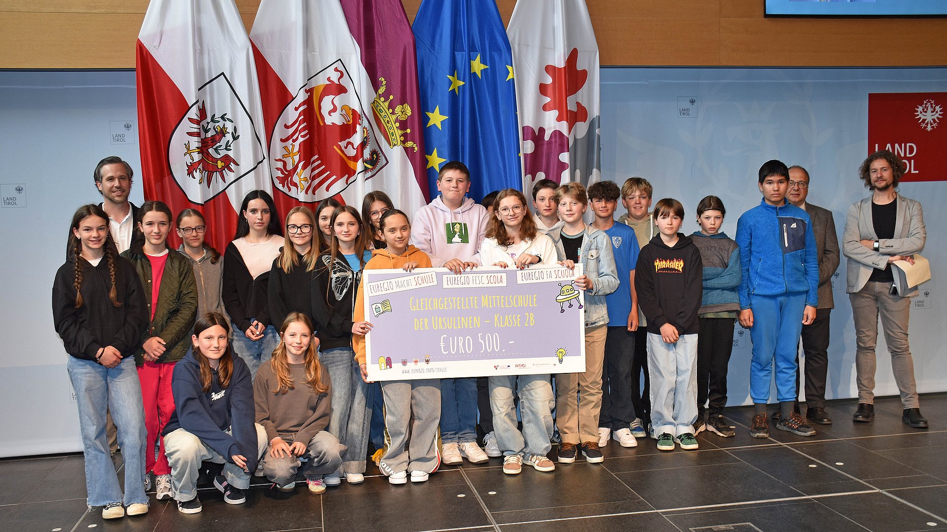 La classe 2B della Gleichgestellte Mittelschule der Ursulinen di Brunico (Alto Adige)