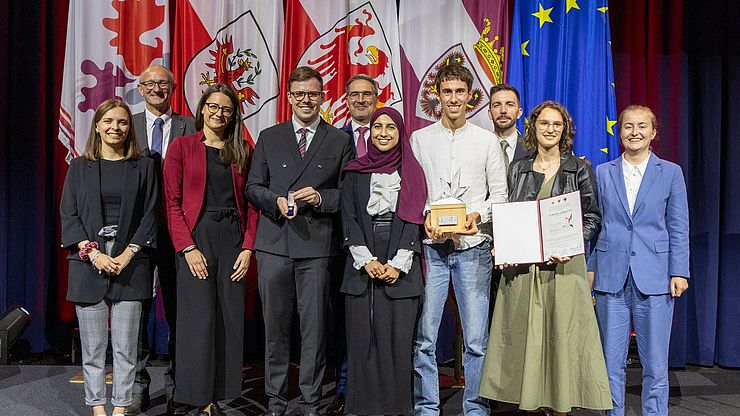 Als grenzüberschreitende Glanzleistung wurde die Plattform Euregio-Aperitivo geehrt. Sie ermutigt junge Menschen, an den politischen Prozessen teilzuhaben. 