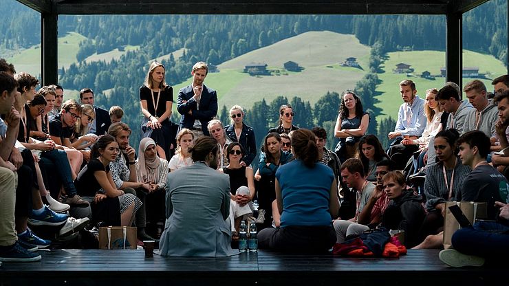 Kamingespräch mit Alma Zadic in Alpbach 2021