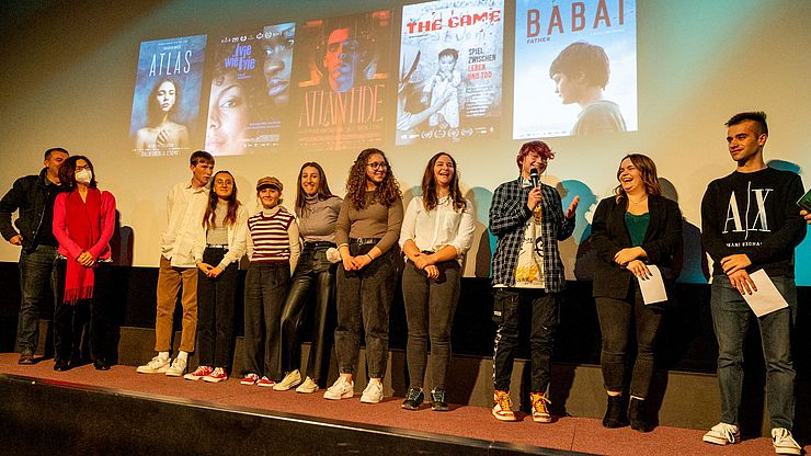 Il momento della premiazione del film vincitore Babai dall'EuregioYoungJury 2022