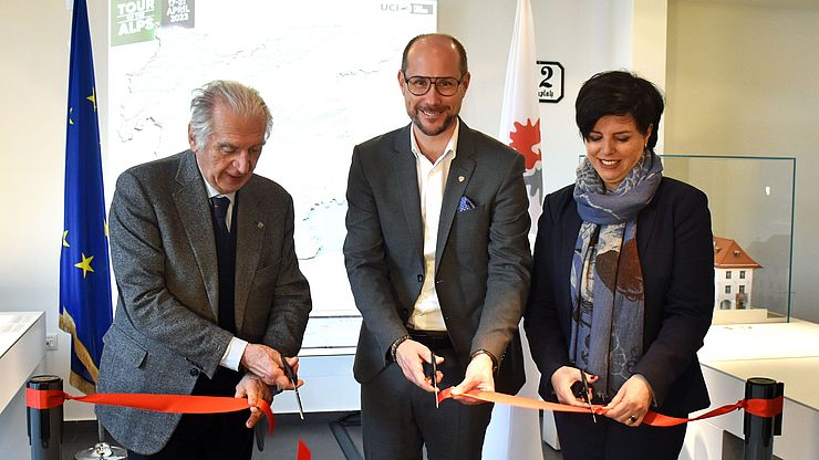 Giacomo Santini, presidente del Gruppo Sportivo Alto Garda, organizzatore del Tour of the Alps, l'assessore provinciale al Turismo Mario Gerber e Karin Seiler, presidente del GECT Euregio Connect e direttrice della Tirolwerbung, hanno inoltre inaugurato la mostra sul Tour of the Alps, visitabile presso l'Infopoint dell'Euregio.