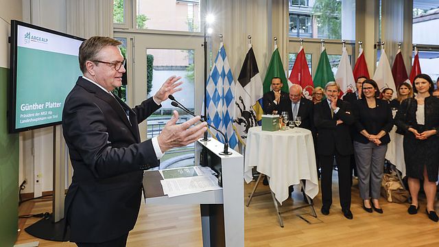 Günther Platter, derzeitiger Vorsitzender der ARGE ALP Präsidentschaft bei der Eröffnung der Veranstaltung.