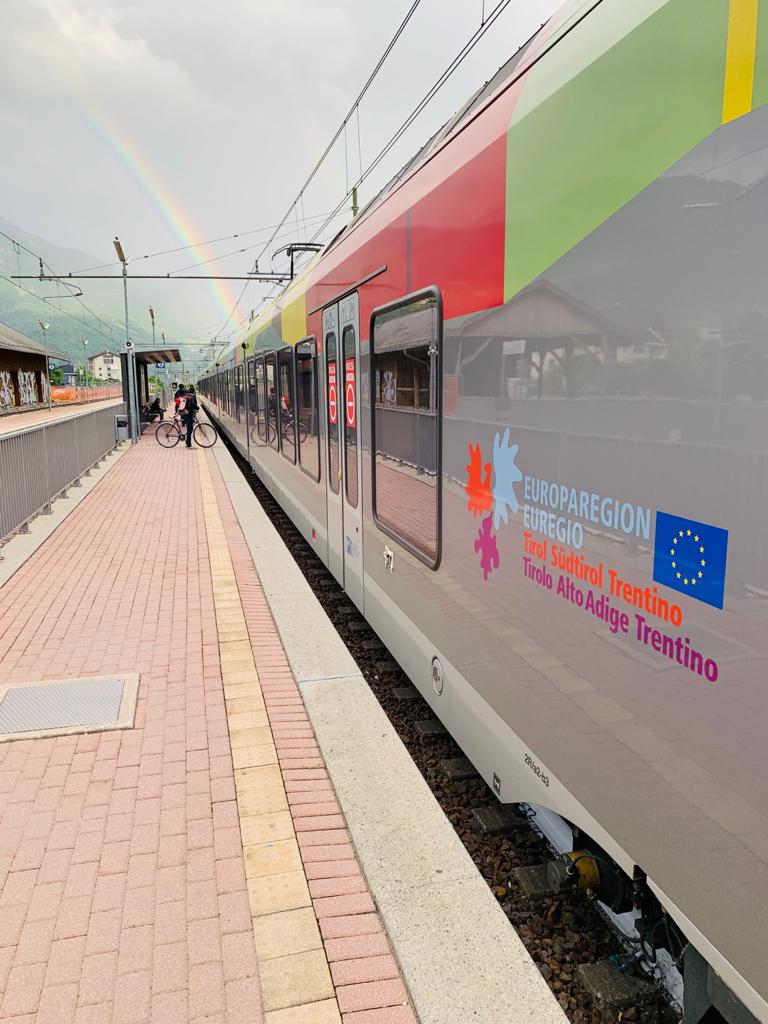 © Euregio Südtirol-Zug mit Euregio-Logo